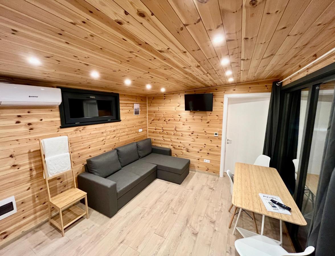 Pixel - Tiny Campus Villa Tîrgu Secuiesc Buitenkant foto