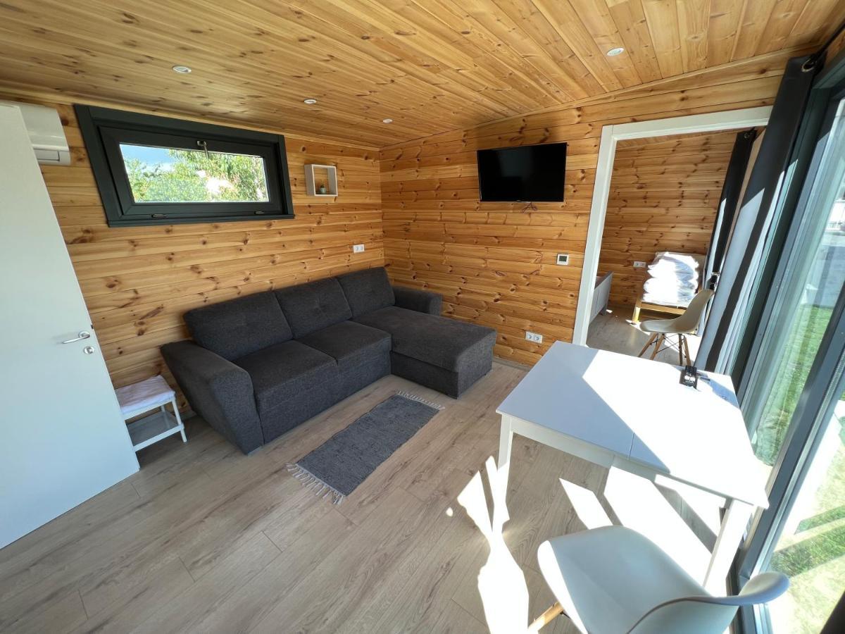 Pixel - Tiny Campus Villa Tîrgu Secuiesc Buitenkant foto